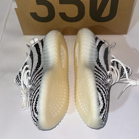 Adidas Yeezy Boost 350 V2 Zebra Print - White / Black / Red Shoes NEW - Picture 5 of 9